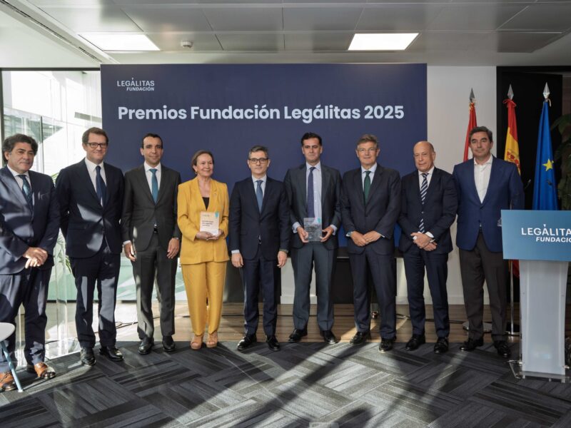 El ministro de Justicia preside la entrega de los premios Fundación Legálitas a la RAE y TaxDown