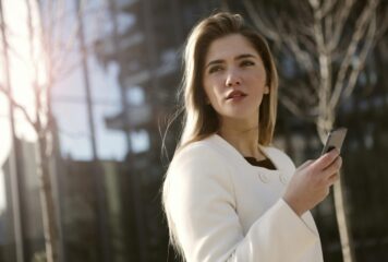 Incluir a un trabajador en un grupo de WhatsApp sin su consentimiento puede costar a la empresa hasta 2.000 euros