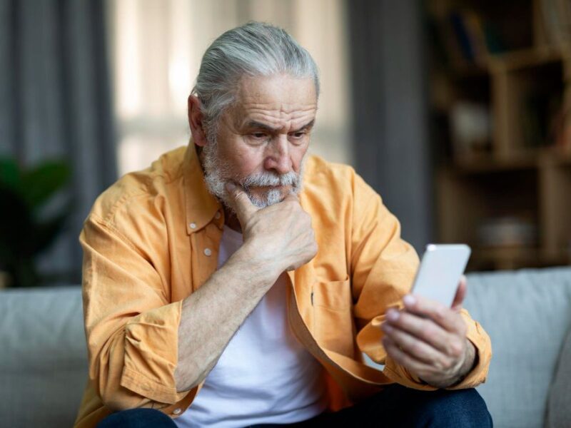 Los mayores, blanco fácil de las estafas digitales: cinco claves para prevenirlas